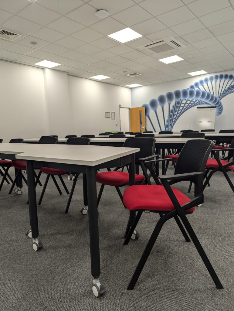 highly flexible and interchangeable desking.